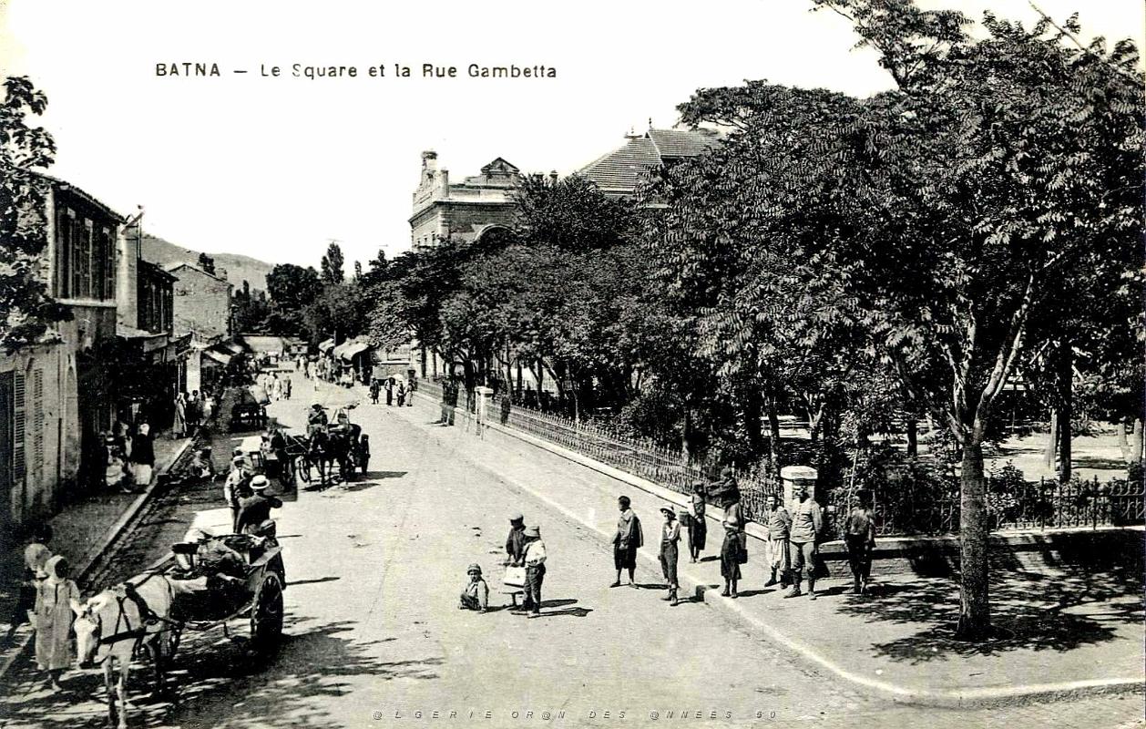 737- Batna - Le square et la rue Gambetta.jpg